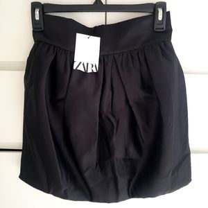 Zara, Black Women's Skirt. Size Small. New item.